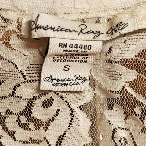 Beautiful Vintage-Look Lace Top - Picture 2 of 6